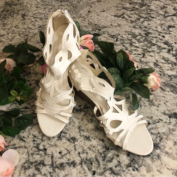 Diviana Zip Back Low Healed Wedges Womens Size 10 White with 2” Heels New In Box - Picture 8 of 12